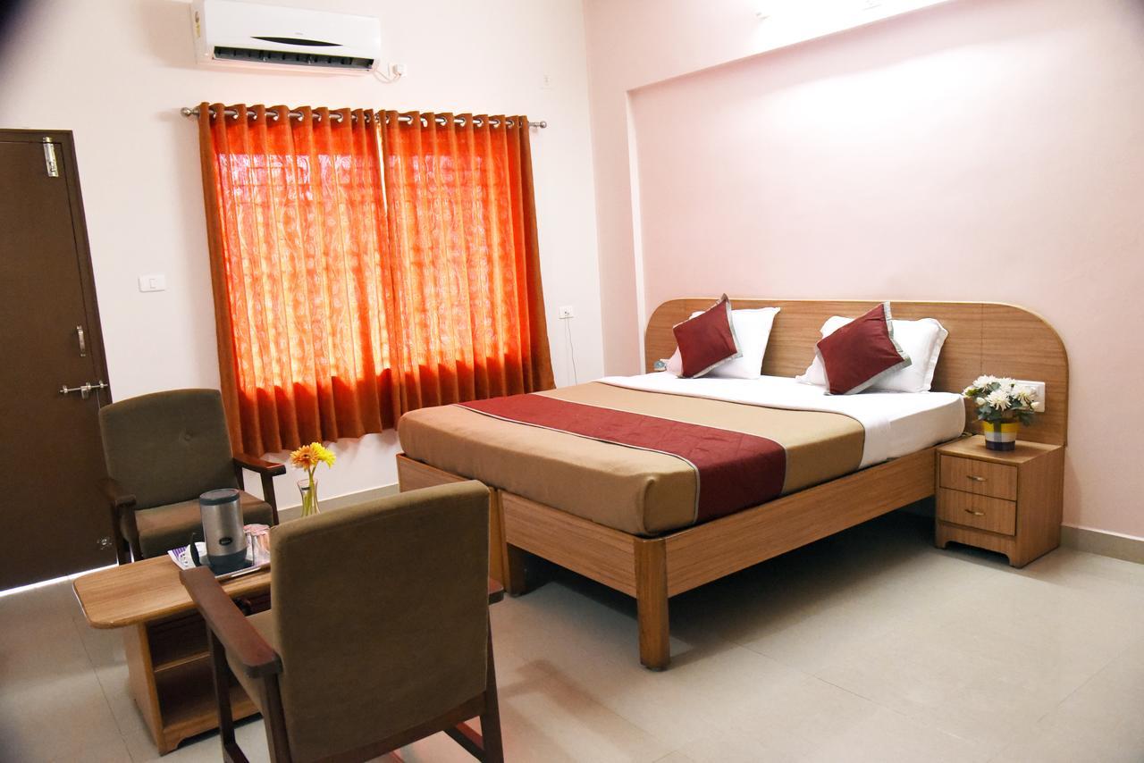 Slr Residency Hotel Subrahmanya Exterior photo