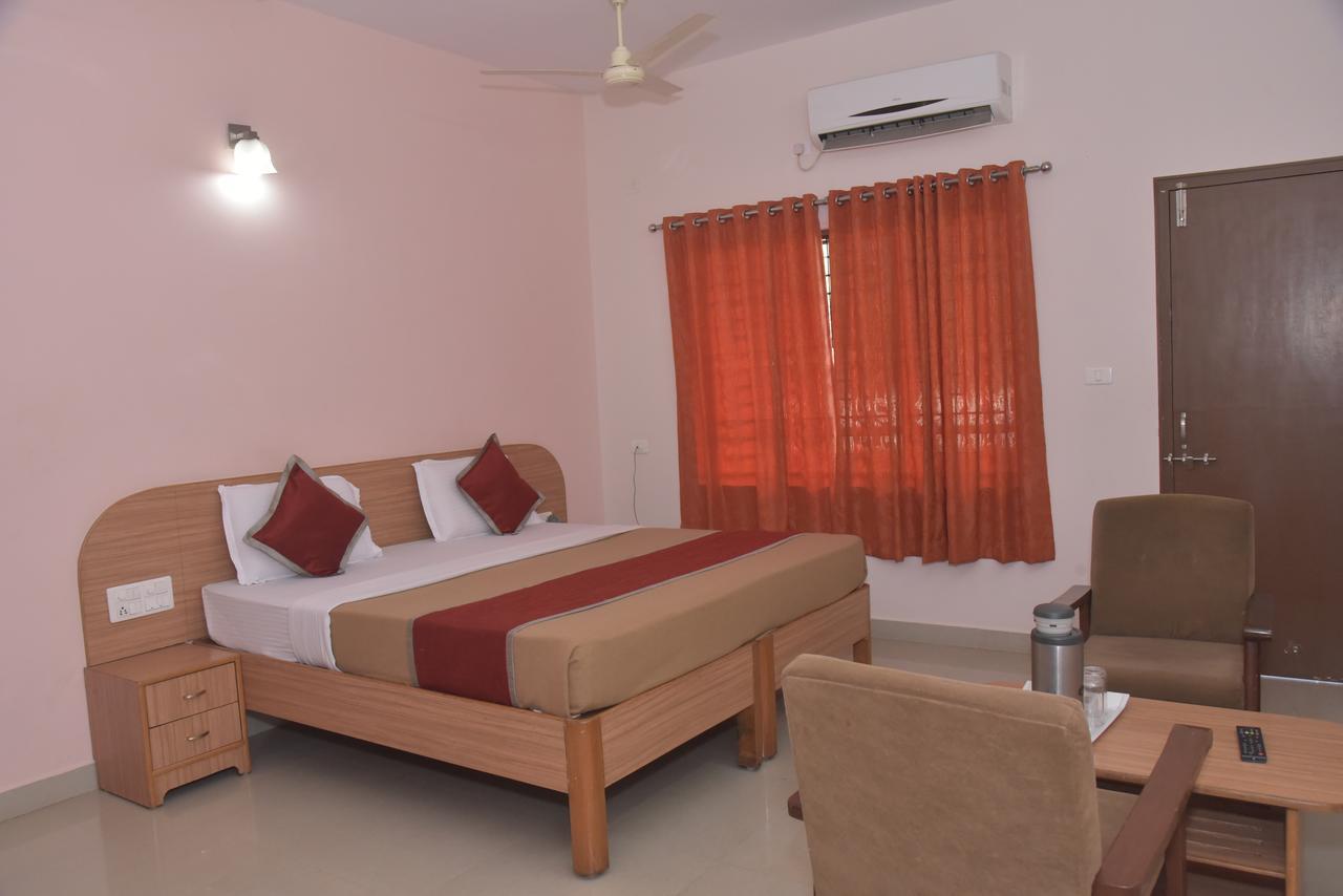 Slr Residency Hotel Subrahmanya Exterior photo
